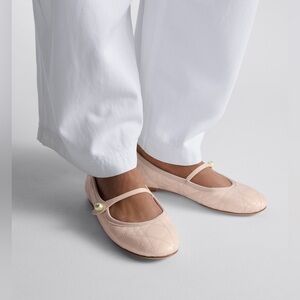 Dior Ballet Flat

Rose Quartz Quilted Cannage Calfskin